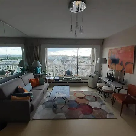 Paris Apartment : Eiffel View From All Roomsbalcony, Air Con * פריז