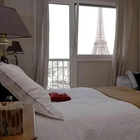 Paris Apartment : Eiffel View From All Roomsbalcony, Air Con דירה *